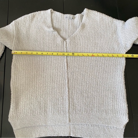 Cupcakes & Cashmere Soft & Cozy Light Grey V Neck Sweater Size XL - Picture 4 of 7